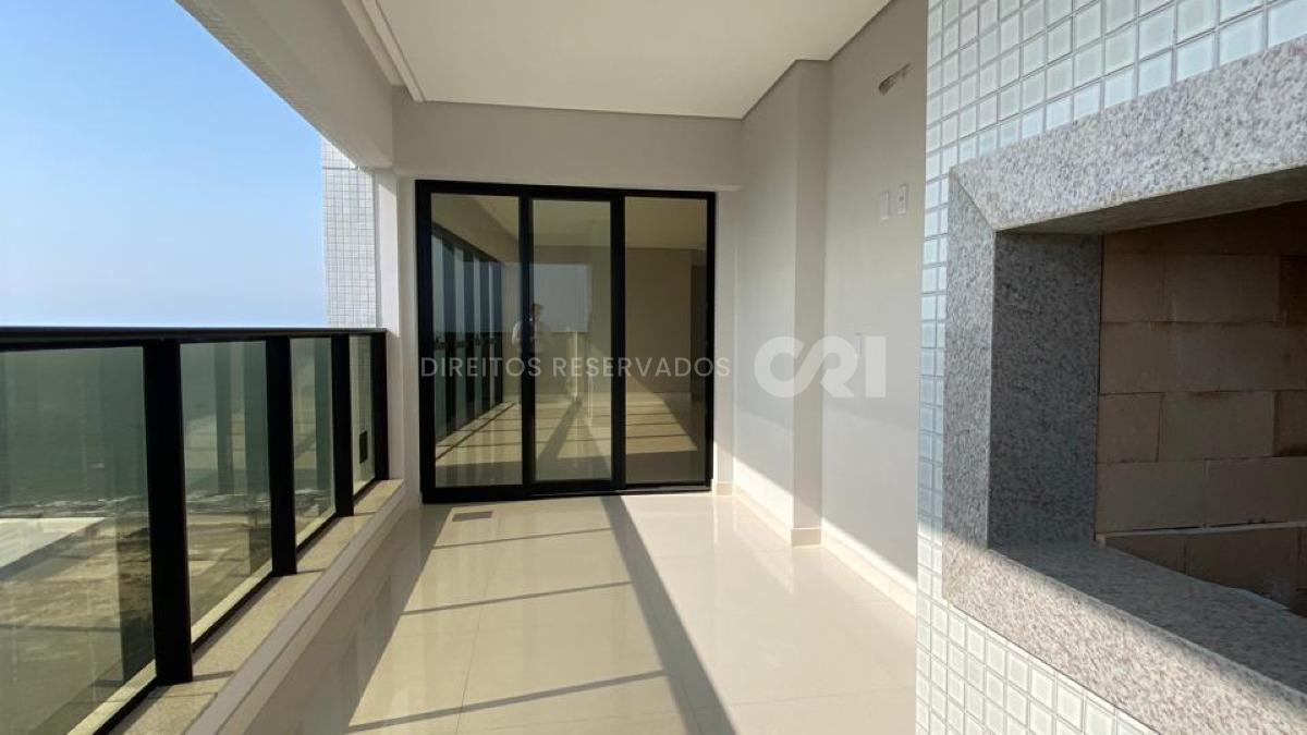 Apartamento com 4 Suítes no Paramount Tower em Meia Praia, Itapema