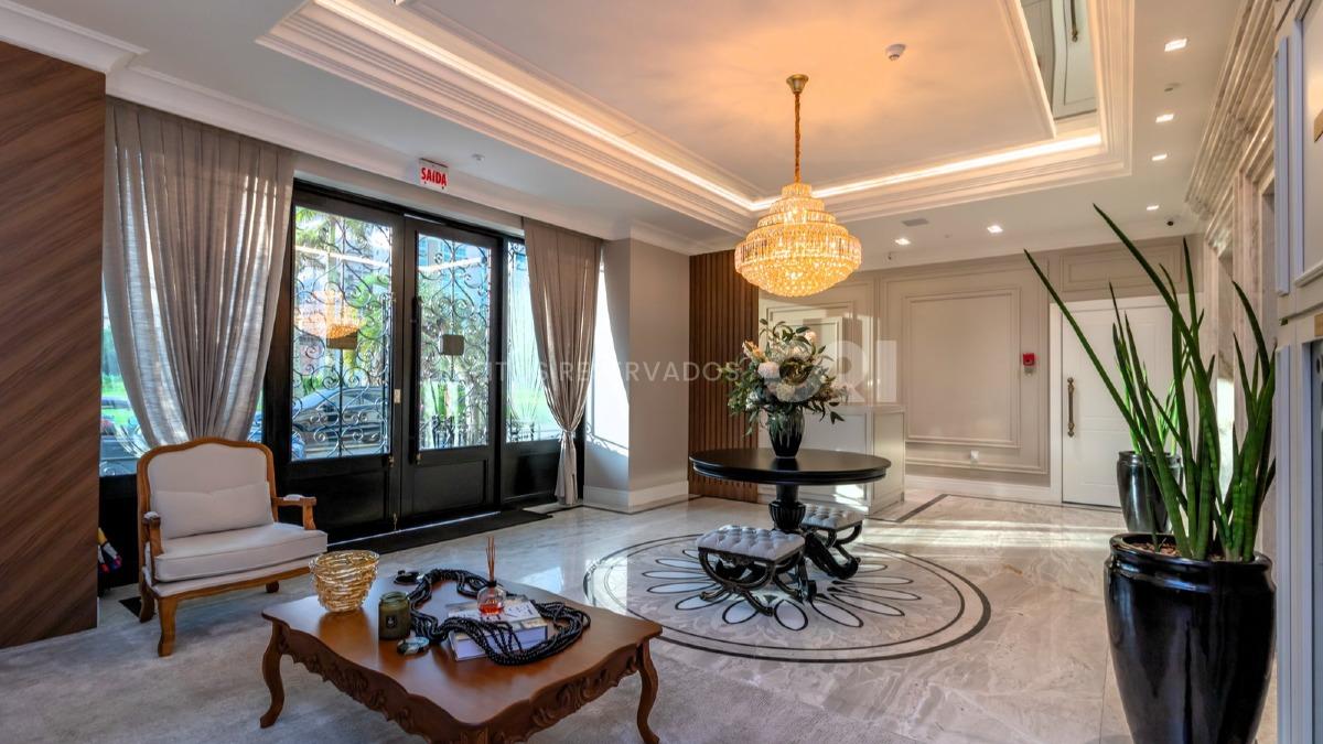 Apartamento com 4 Suítes no Paramount Tower em Meia Praia, Itapema