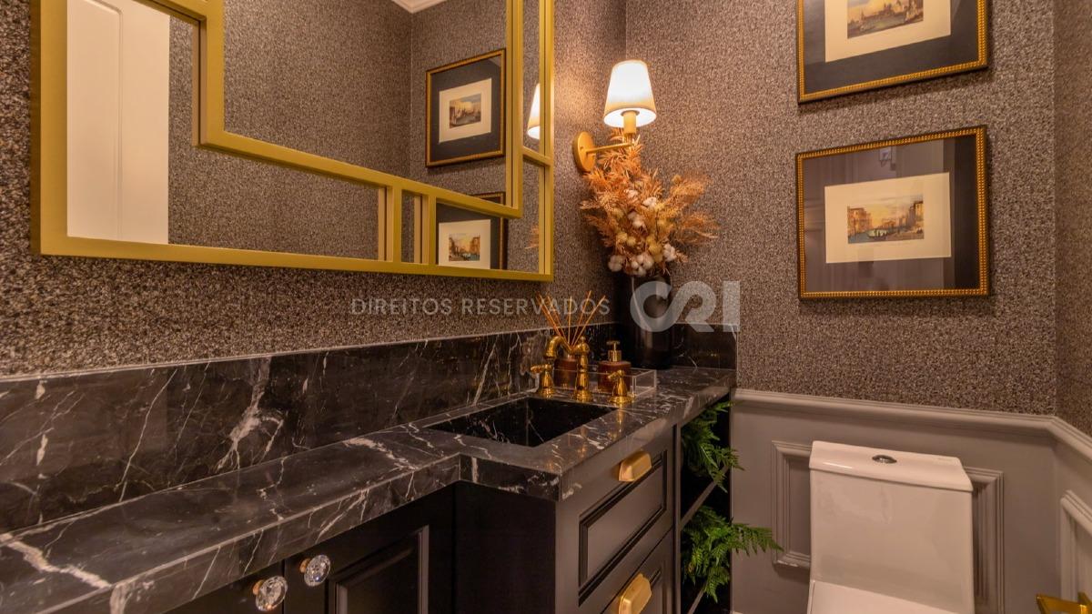Apartamento com 4 Suítes no Paramount Tower em Meia Praia, Itapema