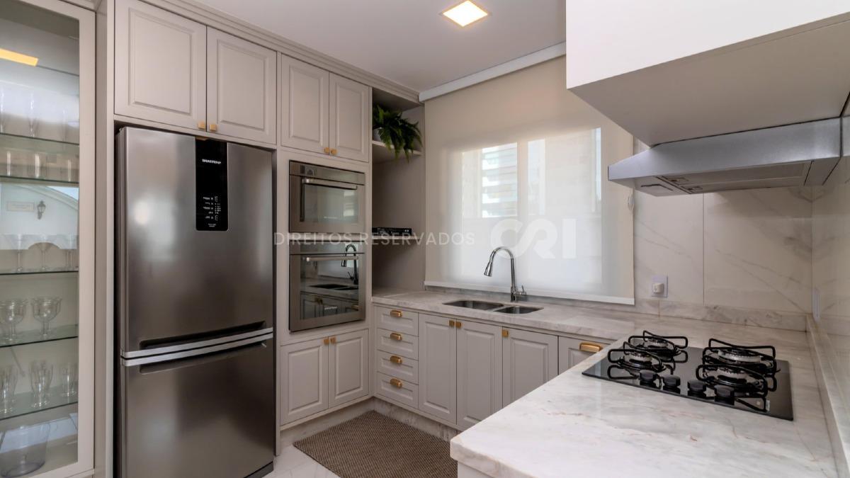 Apartamento com 4 Suítes no Paramount Tower em Meia Praia, Itapema