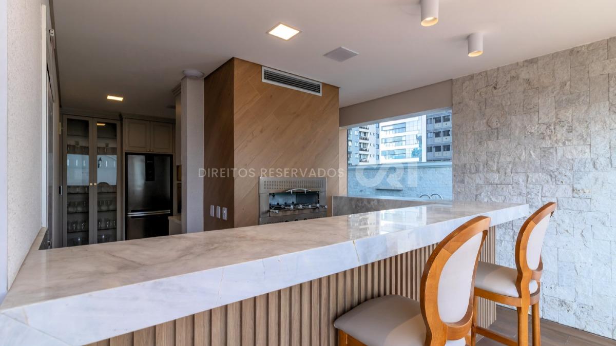 Apartamento com 4 Suítes no Paramount Tower em Meia Praia, Itapema