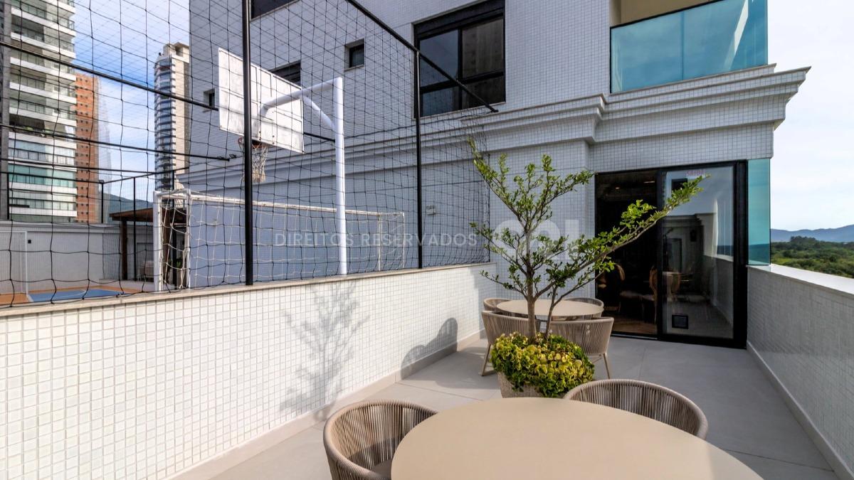 Apartamento com 4 Suítes no Paramount Tower em Meia Praia, Itapema