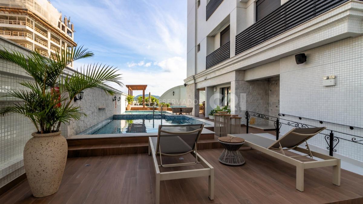 Apartamento com 4 Suítes no Paramount Tower em Meia Praia, Itapema