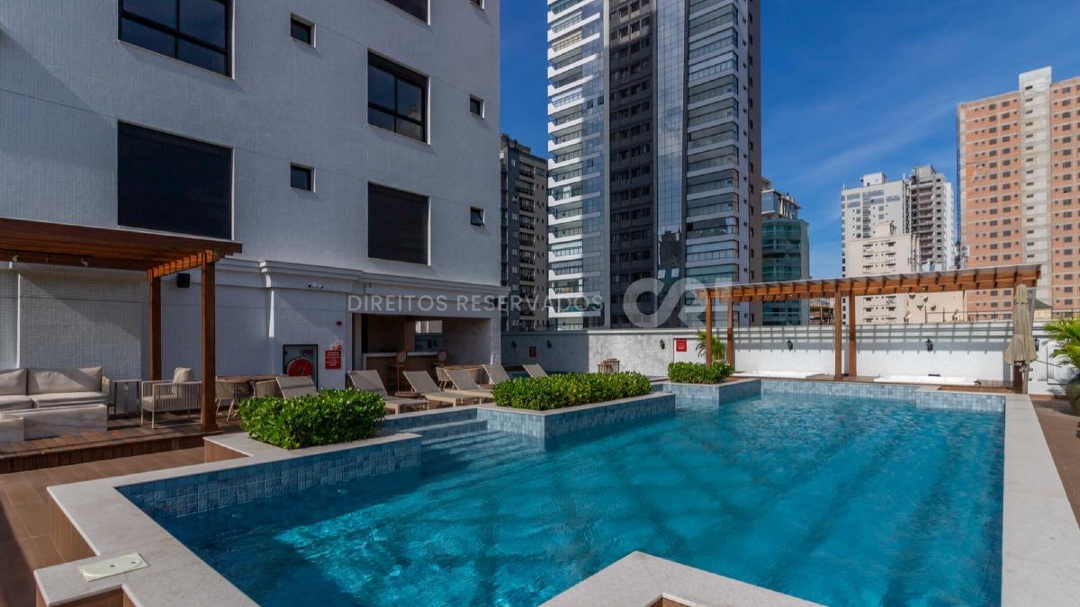 Apartamento com 4 Suítes no Paramount Tower em Meia Praia, Itapema
