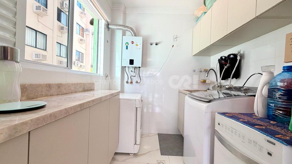 Apartamento com 3 Dormitórios no Edifício Hans Lorenz em Meia Praia, Itapema