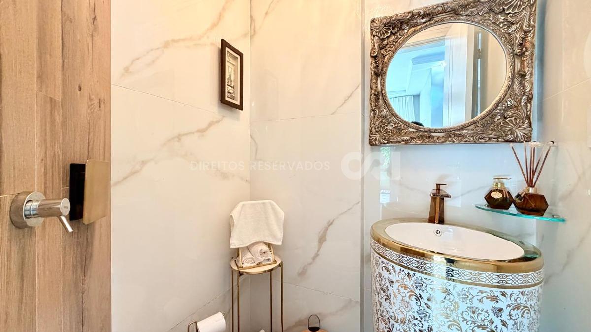 Apartamento com 3 Dormitórios no Edifício Hans Lorenz em Meia Praia, Itapema