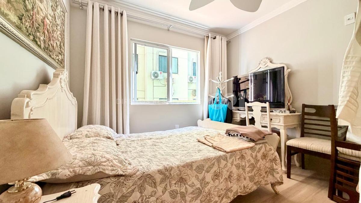 Apartamento com 3 Dormitórios no Edifício Hans Lorenz em Meia Praia, Itapema