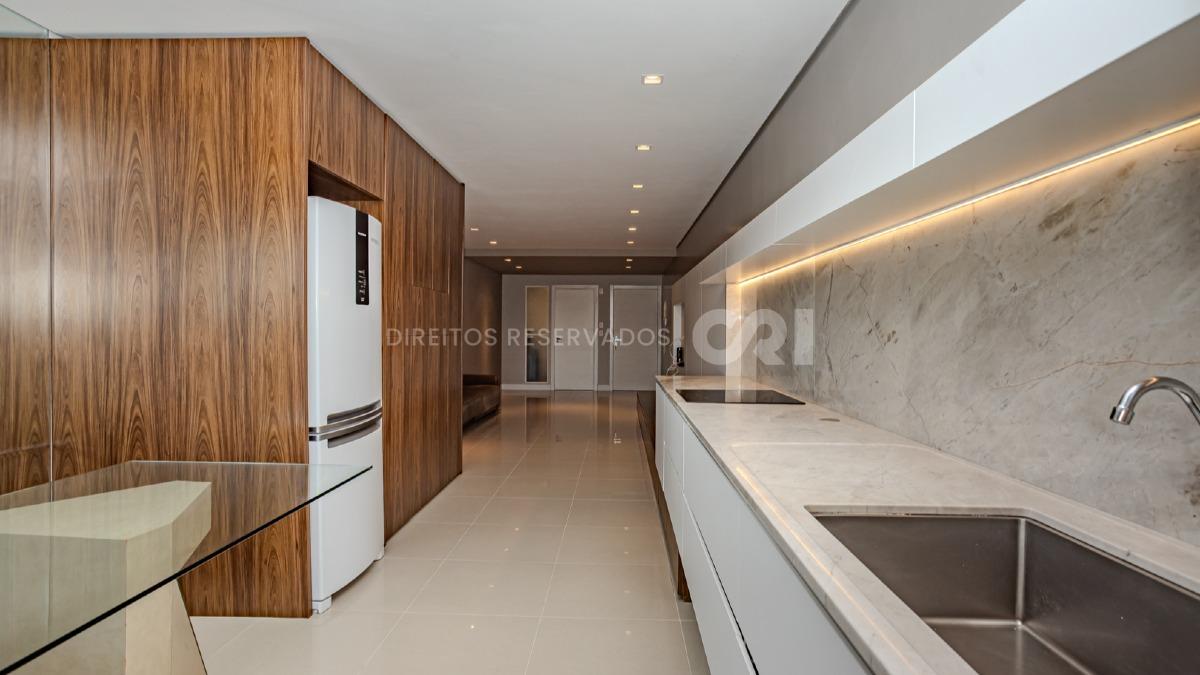 Apartamento com 3 Suítes no Amores da Brava Club House na Praia Brava, Itajaí.