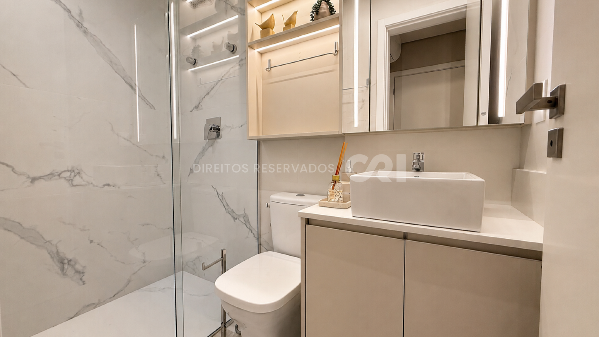 Apartamento com 2 Dormitórios no Edifício Portal da Brava na Praia dos Amores em Balneário Camboriú