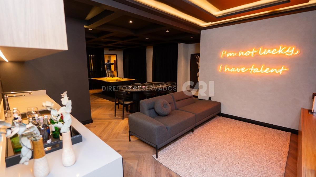 Apartamento com 2 Dormitórios no Edifício Portal da Brava na Praia dos Amores em Balneário Camboriú