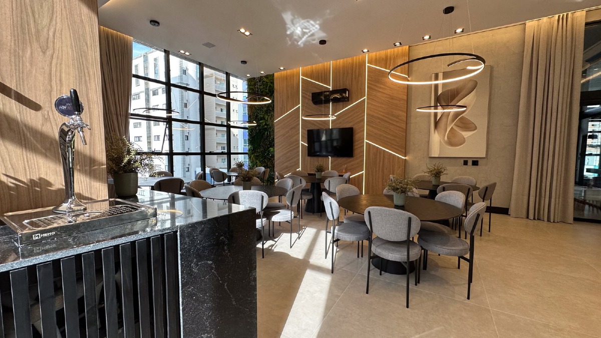 Apartamento com 4 Suítes no Selenter See Residence na Meia Praia, Itapema