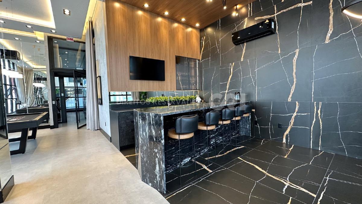 Apartamento com 4 Suítes no Selenter See Residence na Meia Praia, Itapema