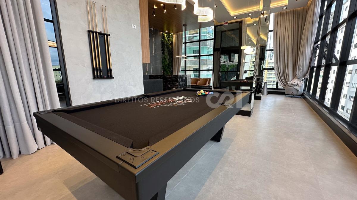 Apartamento com 4 Suítes no Selenter See Residence na Meia Praia, Itapema