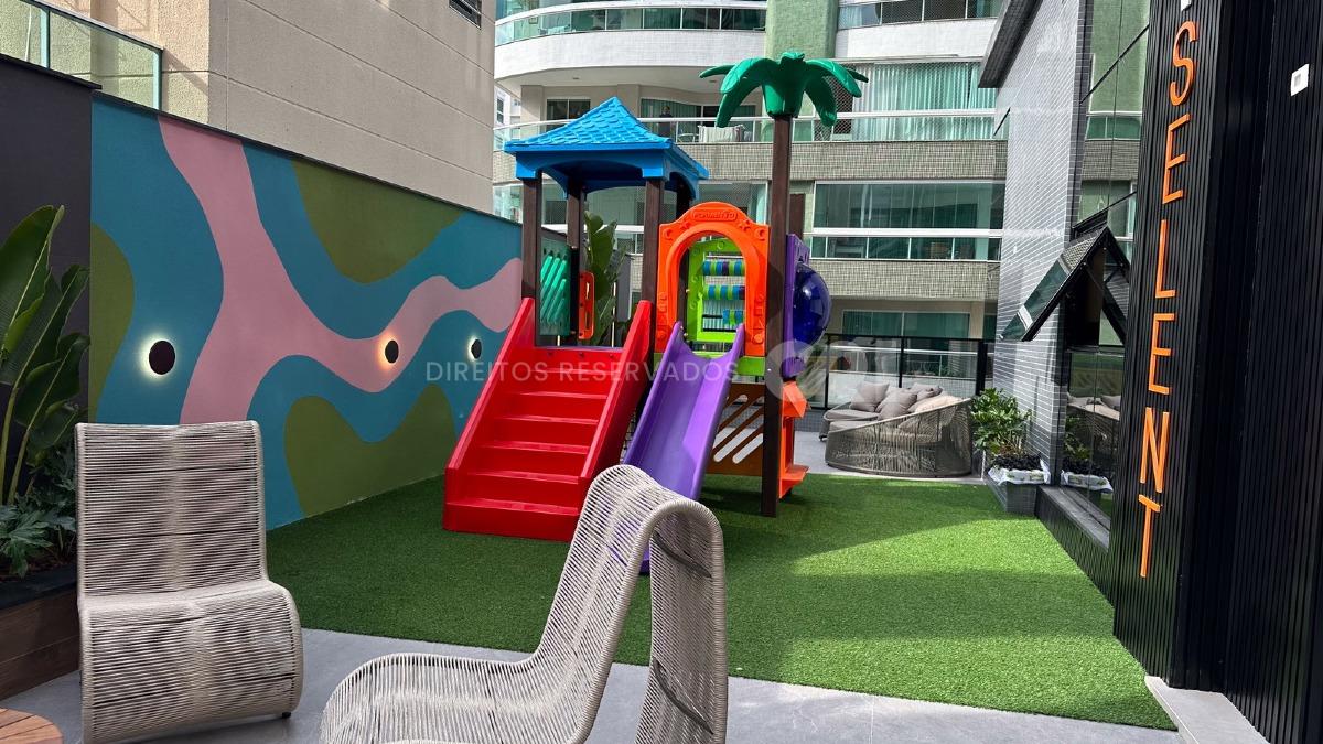 Apartamento com 4 Suítes no Selenter See Residence na Meia Praia, Itapema