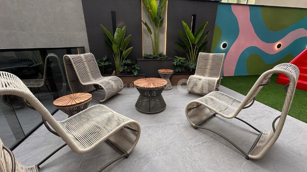 Apartamento com 4 Suítes no Selenter See Residence na Meia Praia, Itapema