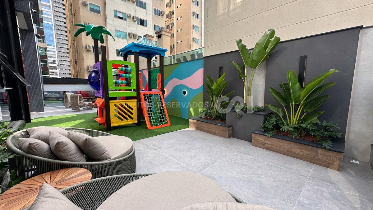 Apartamento com 4 Suítes no Selenter See Residence na Meia Praia, Itapema