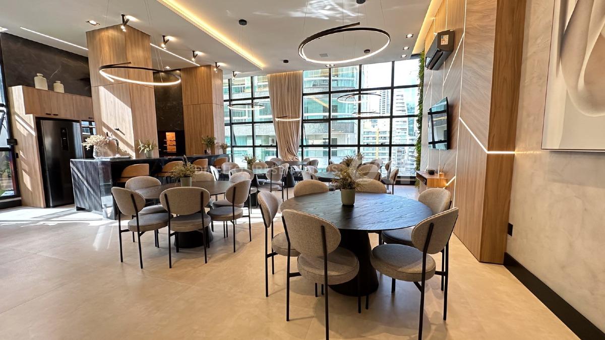 Apartamento com 4 Suítes no Selenter See Residence na Meia Praia, Itapema