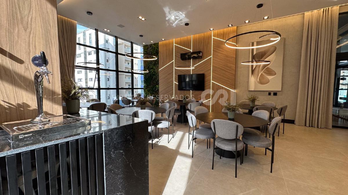 Apartamento com 4 Suítes no Selenter See Residence na Meia Praia, Itapema