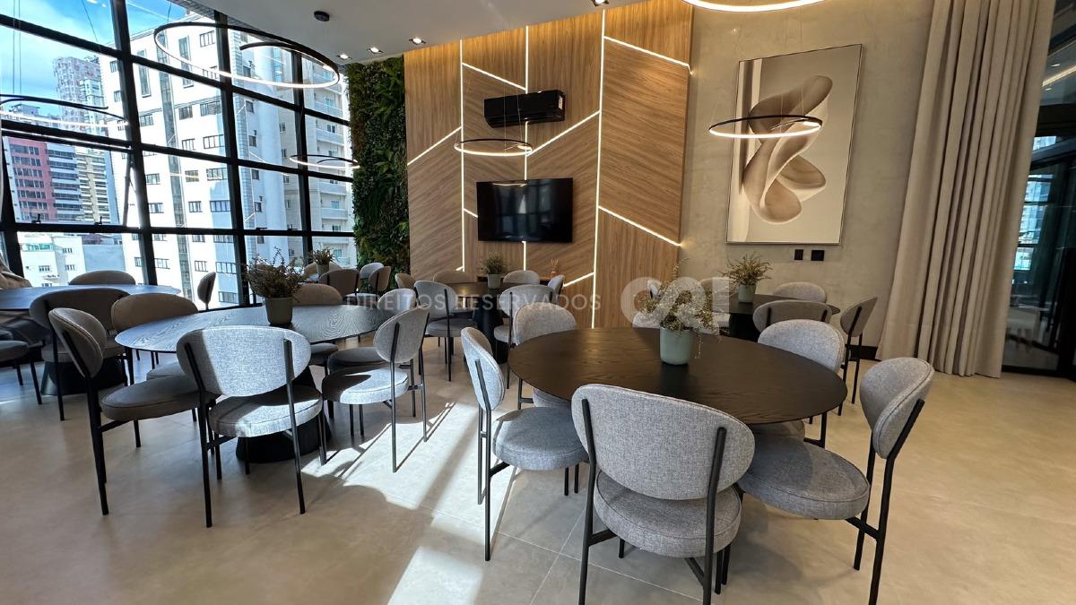 Apartamento com 4 Suítes no Selenter See Residence na Meia Praia, Itapema