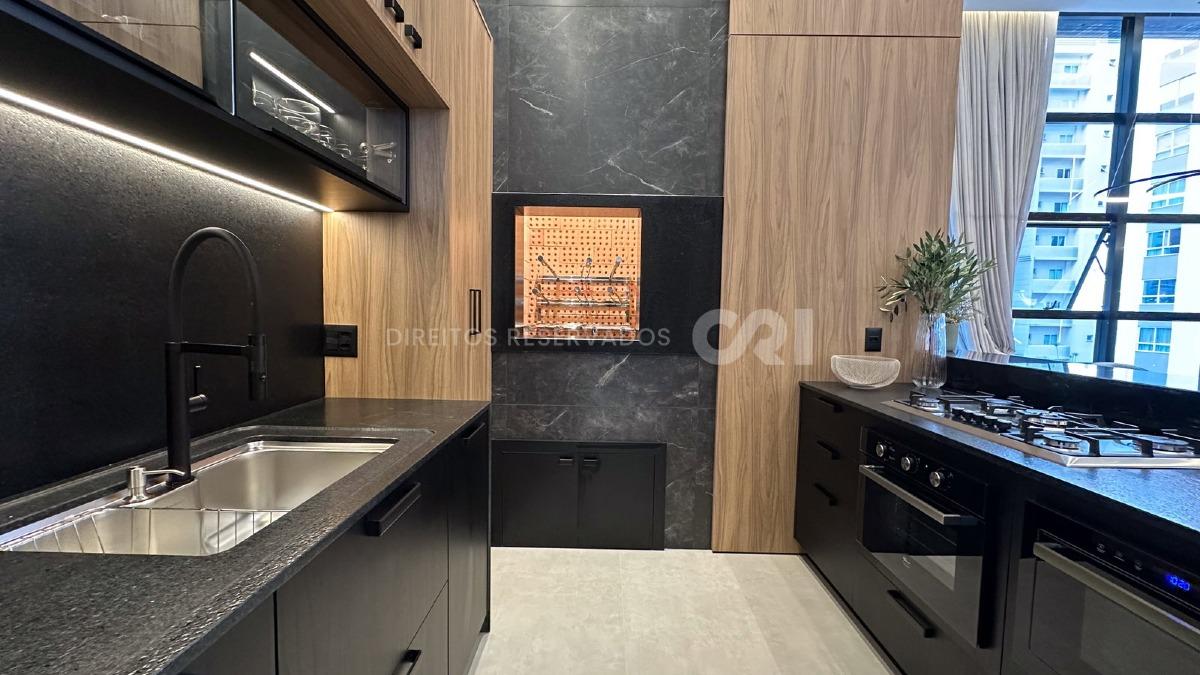Apartamento com 4 Suítes no Selenter See Residence na Meia Praia, Itapema