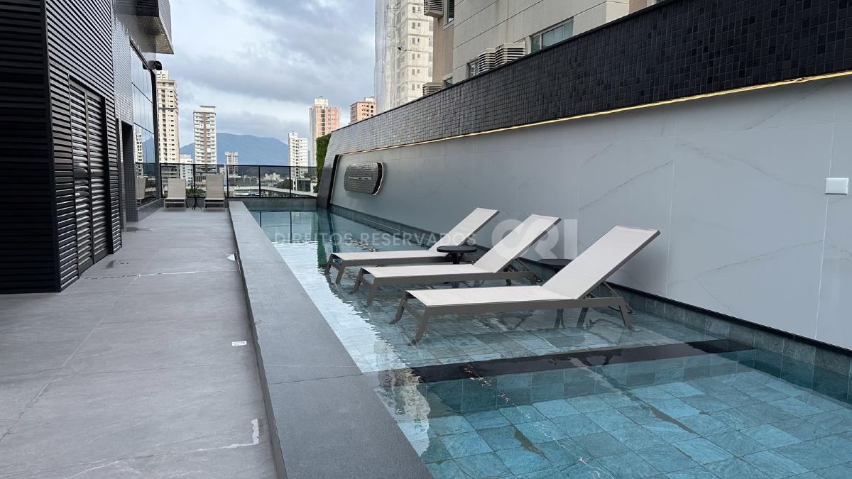 Apartamento com 4 Suítes no Selenter See Residence na Meia Praia, Itapema