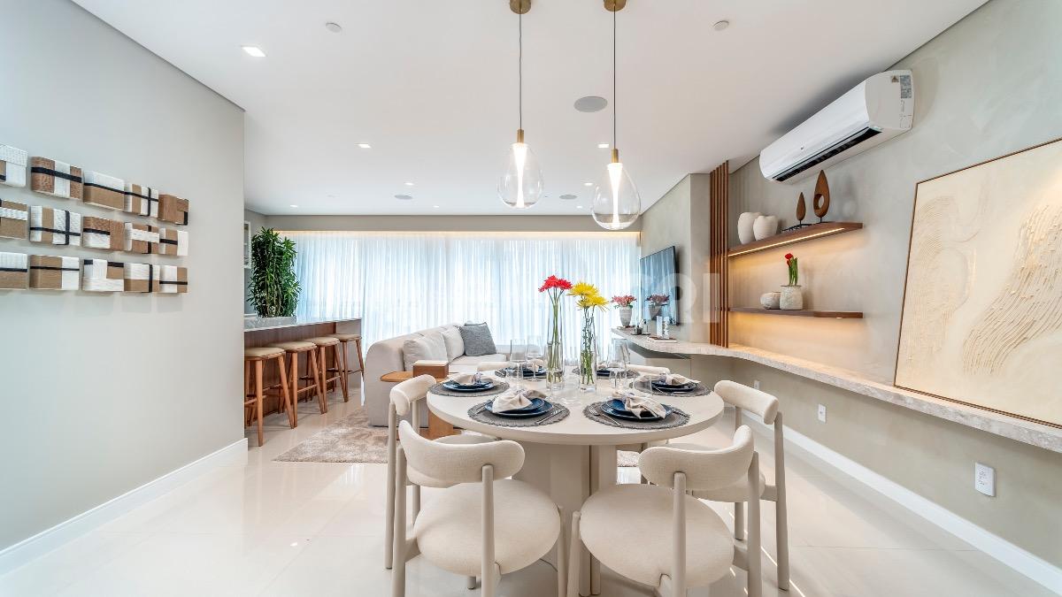 Apartamento com 4 Suítes no Edifício Vitra no Centro de Balneário Camboriú