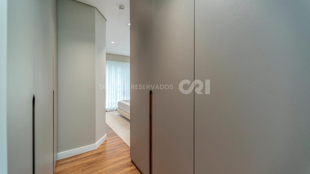Apartamento com 4 Suítes no Edifício Vitra no Centro de Balneário Camboriú