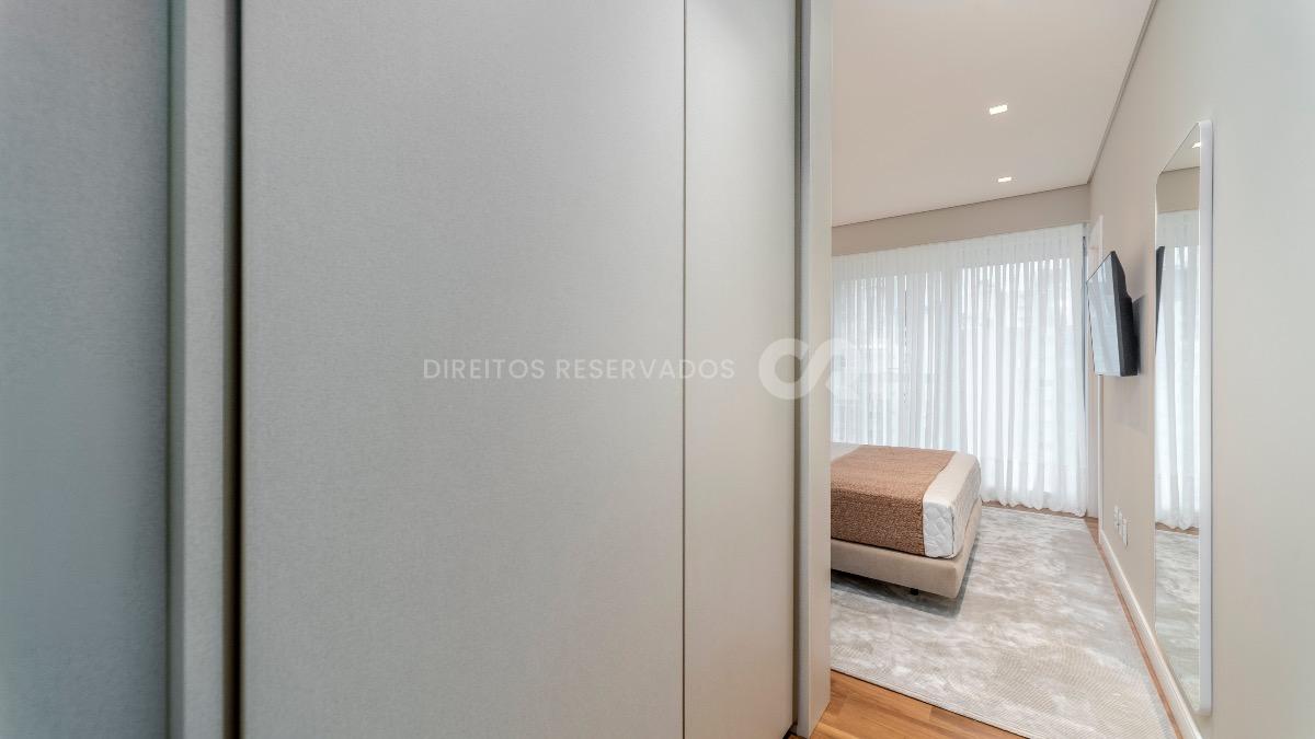 Apartamento com 4 Suítes no Edifício Vitra no Centro de Balneário Camboriú