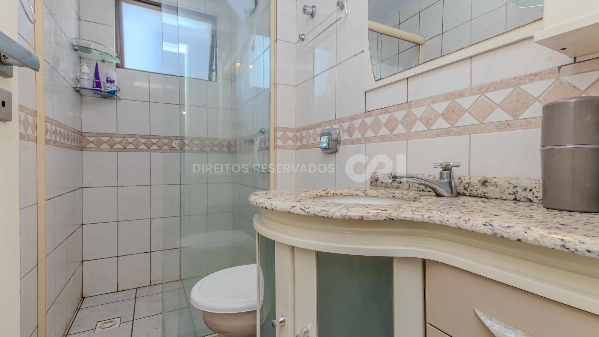 Apartamento com 2 Quartos no Edifício Quasar no Centro em Balneário Camboriú