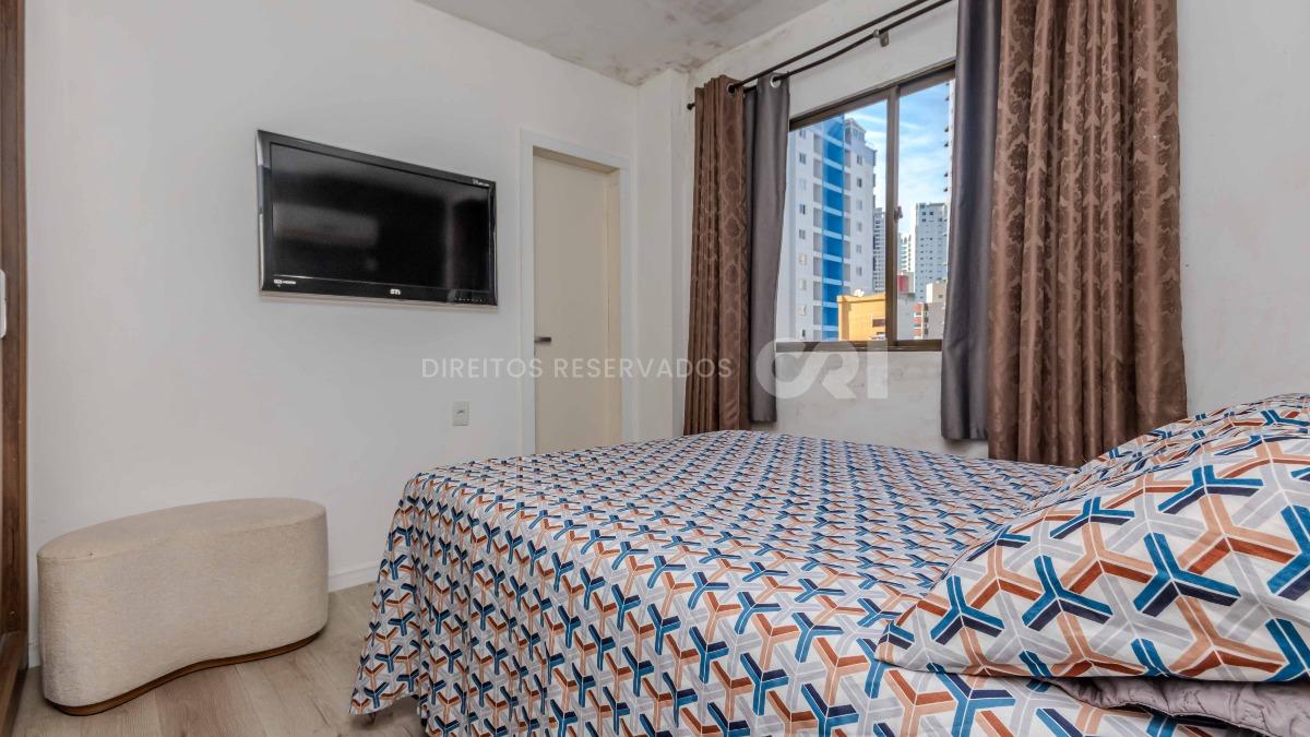 Apartamento com 2 Quartos no Edifício Quasar no Centro em Balneário Camboriú
