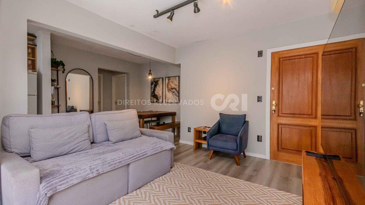Apartamento com 2 Quartos no Edifício Quasar no Centro em Balneário Camboriú