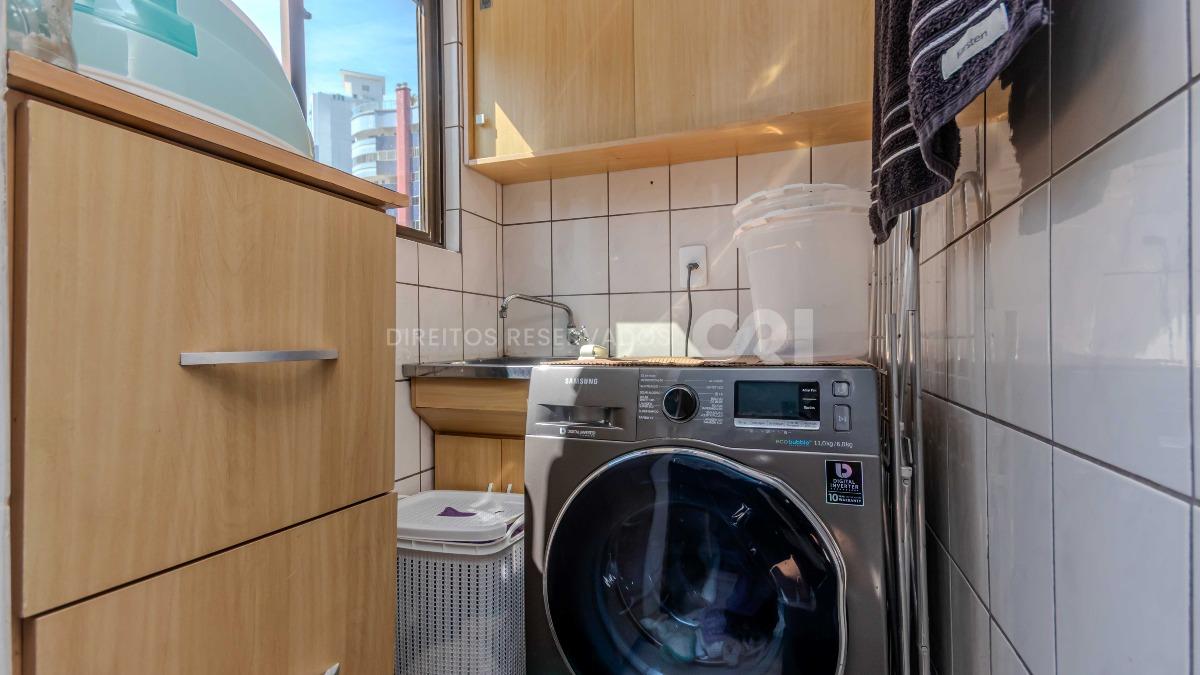 Apartamento com 2 Quartos no Edifício Quasar no Centro em Balneário Camboriú
