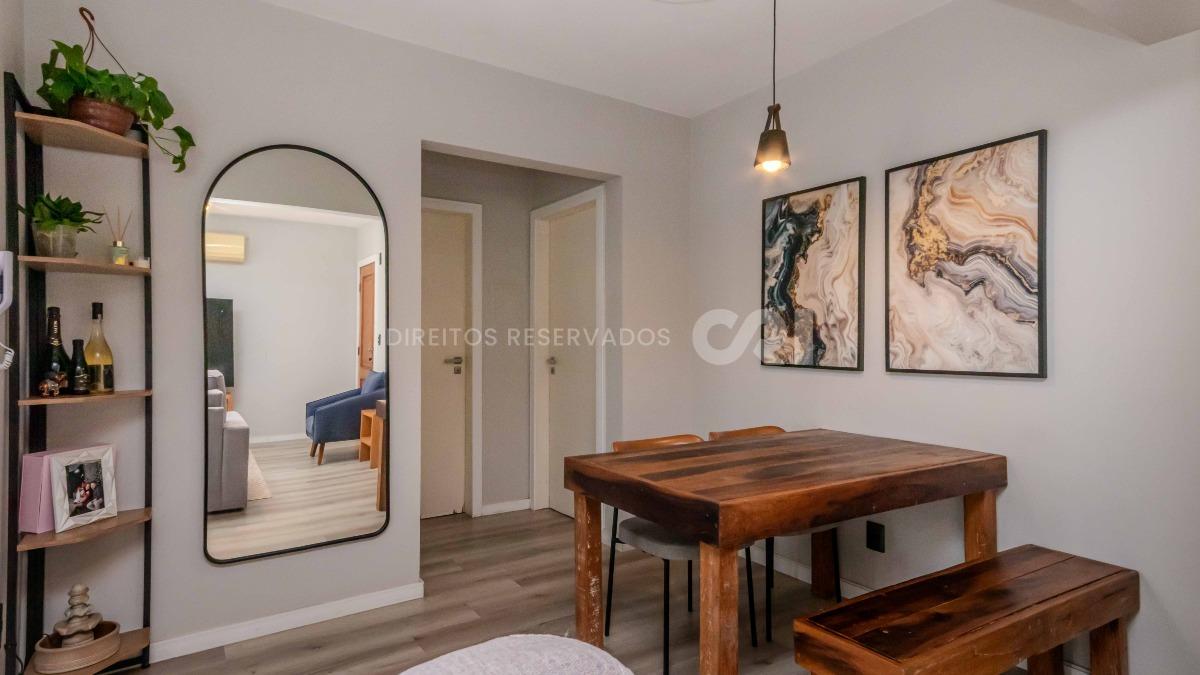 Apartamento com 2 Quartos no Edifício Quasar no Centro em Balneário Camboriú