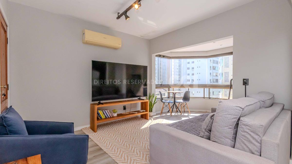 Apartamento com 2 Quartos no Edifício Quasar no Centro em Balneário Camboriú