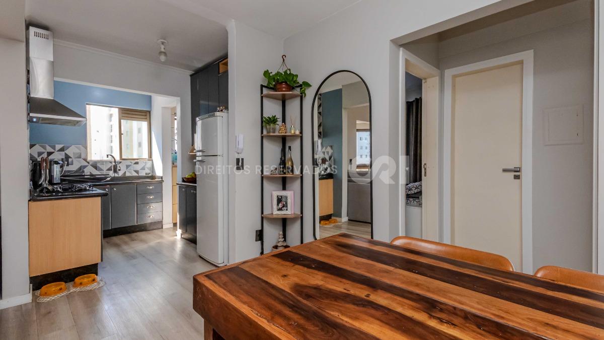 Apartamento com 2 Quartos no Edifício Quasar no Centro em Balneário Camboriú