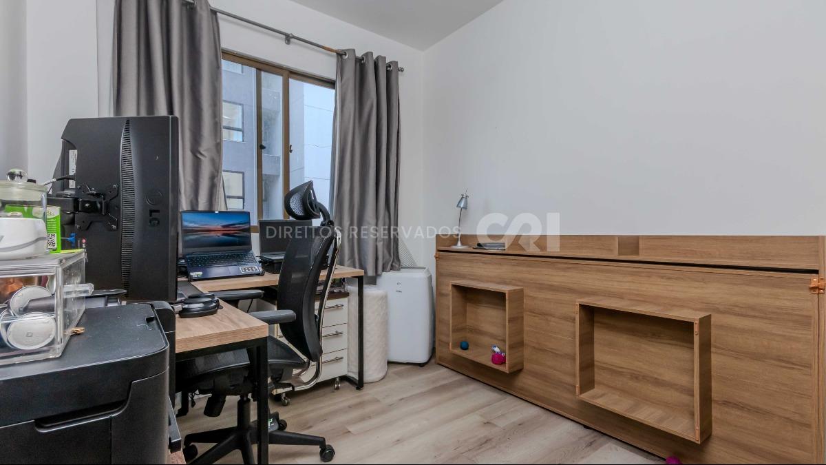 Apartamento com 2 Quartos no Edifício Quasar no Centro em Balneário Camboriú
