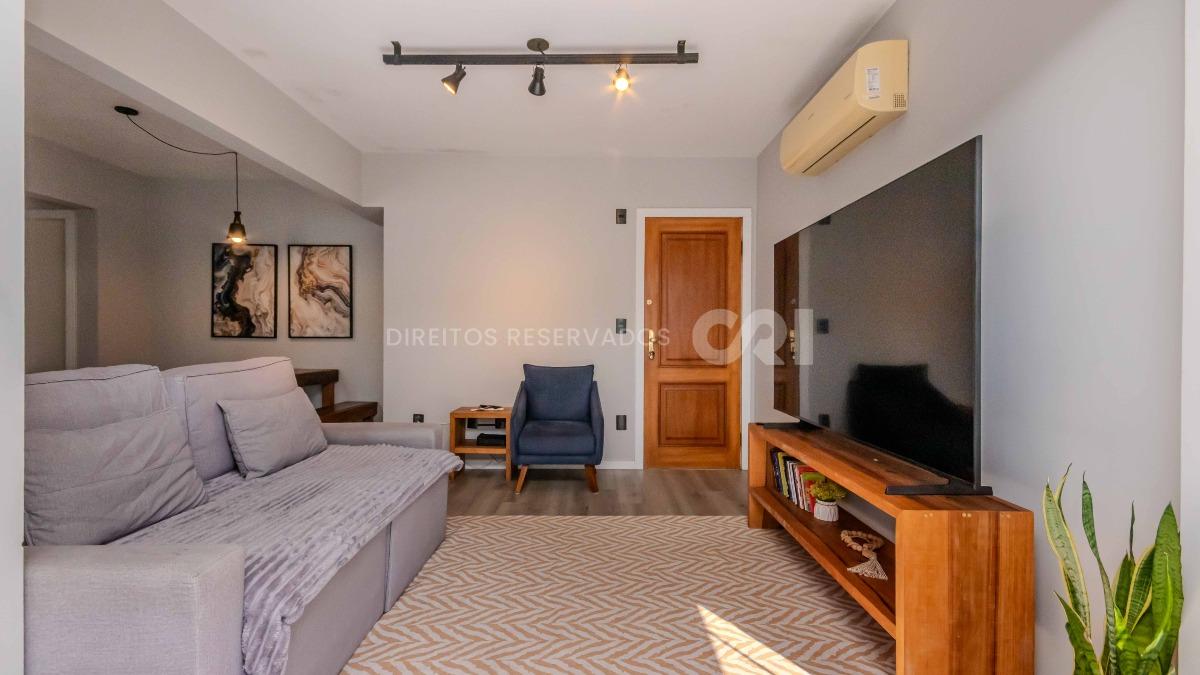 Apartamento com 2 Quartos no Edifício Quasar no Centro em Balneário Camboriú