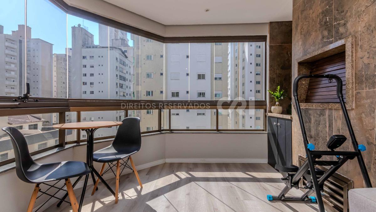 Apartamento com 2 Quartos no Edifício Quasar no Centro em Balneário Camboriú