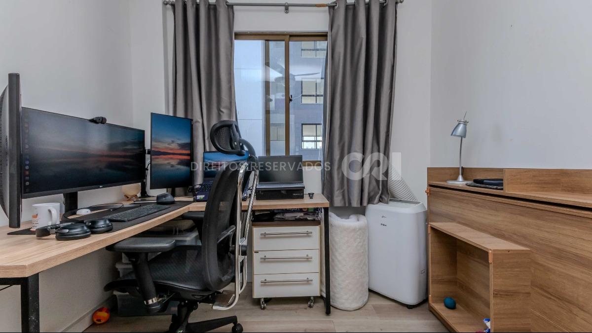 Apartamento com 2 Quartos no Edifício Quasar no Centro em Balneário Camboriú
