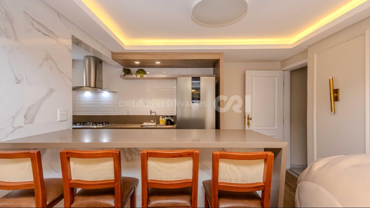 Apartamento com 2 Quartos no Edifício Quasar no Centro em Balneário Camboriú