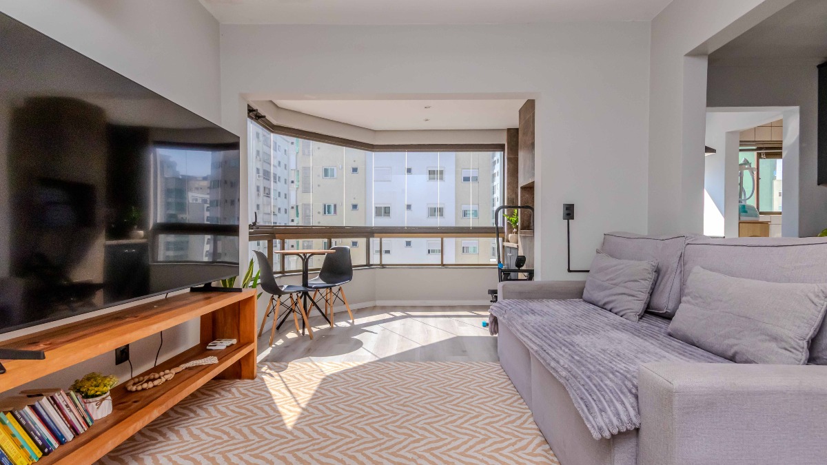 Apartamento com 2 Quartos no Edifício Quasar no Centro em Balneário Camboriú