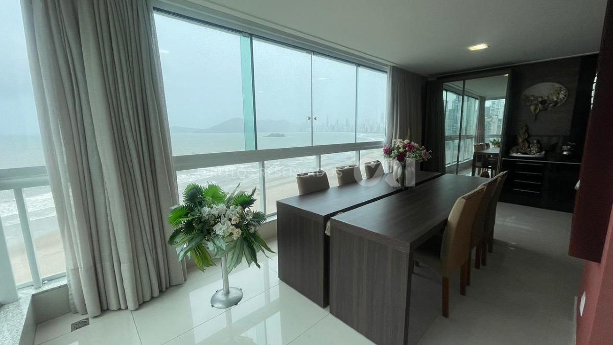 Apartamento com 4 Suítes no Edifício Metrópolis em Pioneiros, Balneário Camboriú.