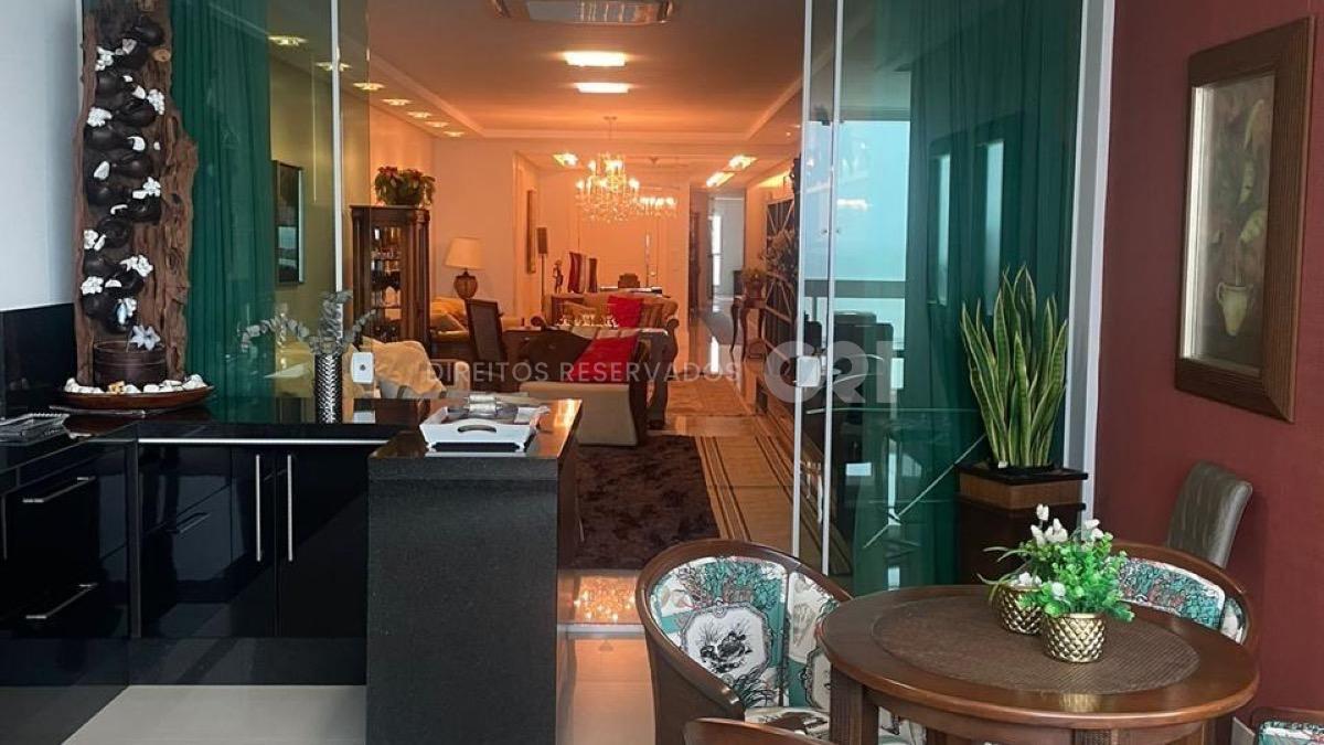 Apartamento com 4 Suítes no Edifício Metrópolis em Pioneiros, Balneário Camboriú.