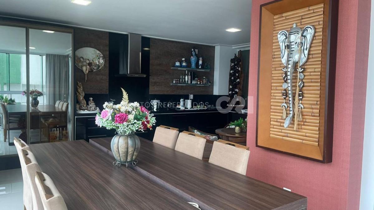 Apartamento com 4 Suítes no Edifício Metrópolis em Pioneiros, Balneário Camboriú.