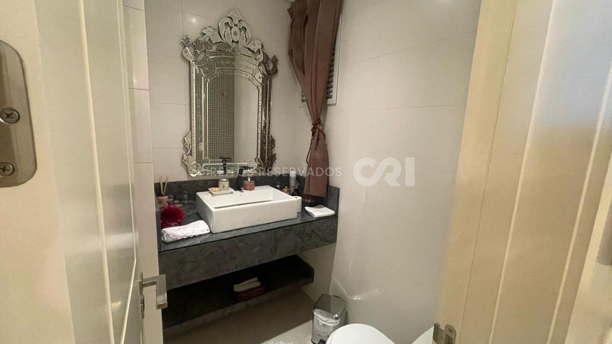 Apartamento com 4 Suítes no Edifício Metrópolis em Pioneiros, Balneário Camboriú.