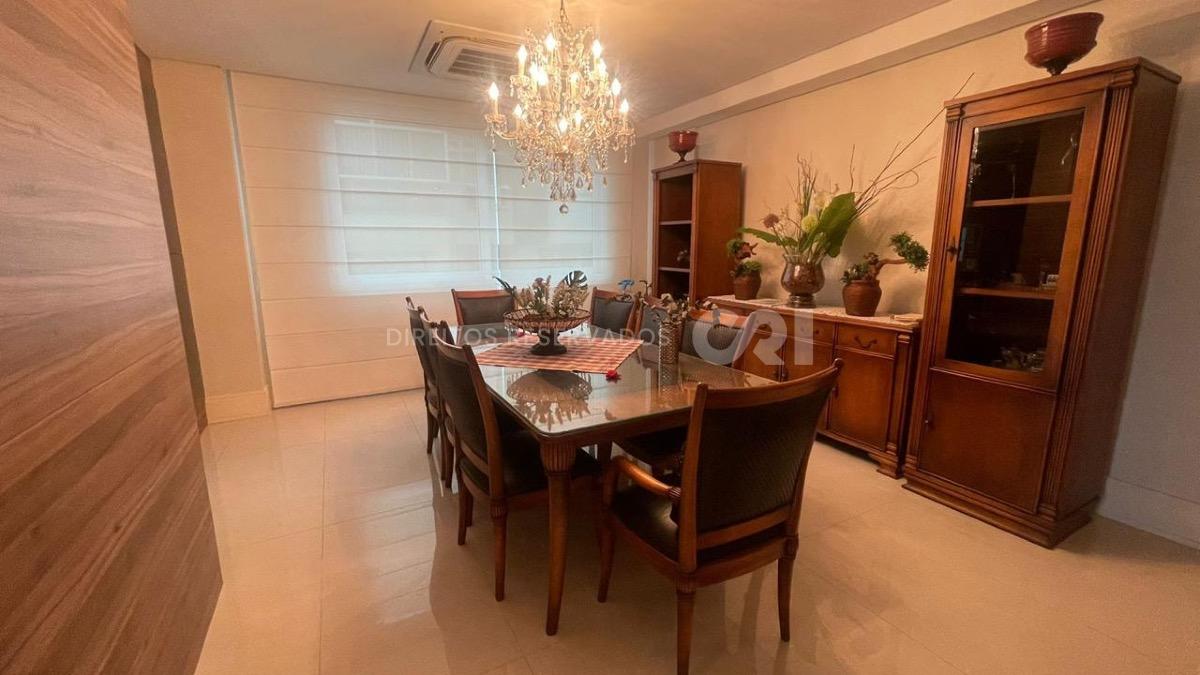 Apartamento com 4 Suítes no Edifício Metrópolis em Pioneiros, Balneário Camboriú.