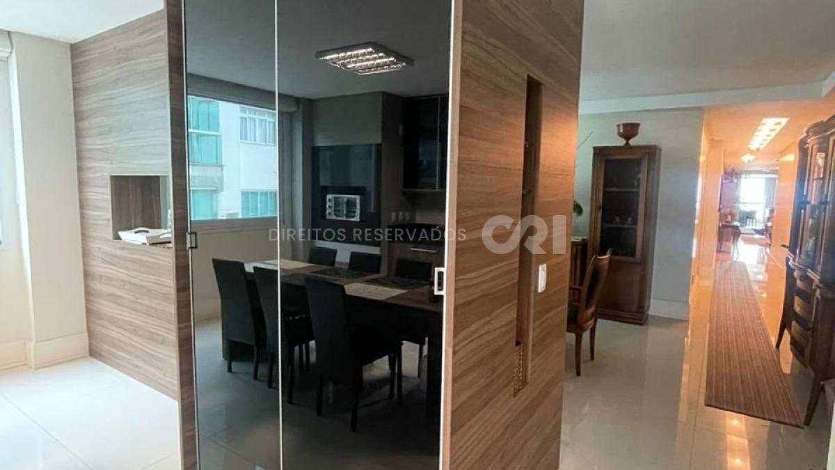 Apartamento com 4 Suítes no Edifício Metrópolis em Pioneiros, Balneário Camboriú.