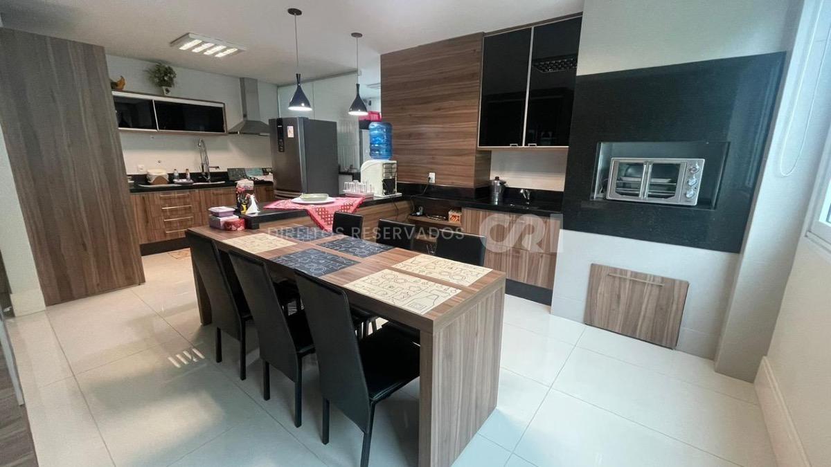 Apartamento com 4 Suítes no Edifício Metrópolis em Pioneiros, Balneário Camboriú.