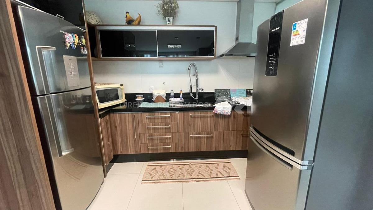 Apartamento com 4 Suítes no Edifício Metrópolis em Pioneiros, Balneário Camboriú.