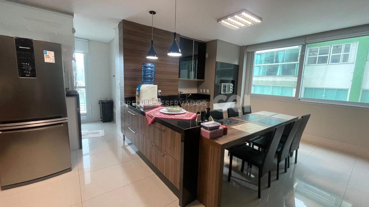 Apartamento com 4 Suítes no Edifício Metrópolis em Pioneiros, Balneário Camboriú.